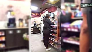 Estaba esperando a mi novio en la bodega y un desconocido me convenció_ para grabar un video - Espero que mi novio no se entere que tengo la corrida de otra persona en mi coñ_o, pues el condó_n se rompió_!